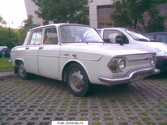 Frumuseti surprinse in trafic - Avea antifurt pe volan. Ce dragut - Classic corner