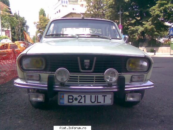 Frumuseti surprinse in trafic - SI ultima cu o dacia, una din masinile lui Adrian - Classic corner