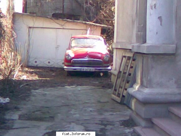 Frumuseti surprinse in trafic - Volga smechera pe stradute pe langa VIctoriei - Classic corner
