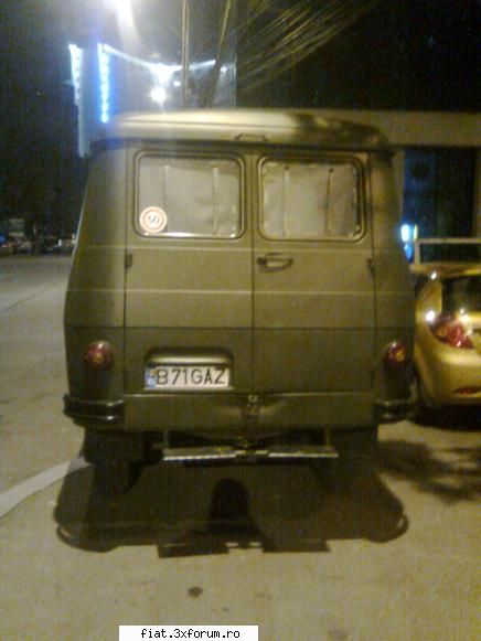 Frumuseti surprinse in trafic - Arata ca nou. Luat probabil de la vre-o licitatie - Classic corner