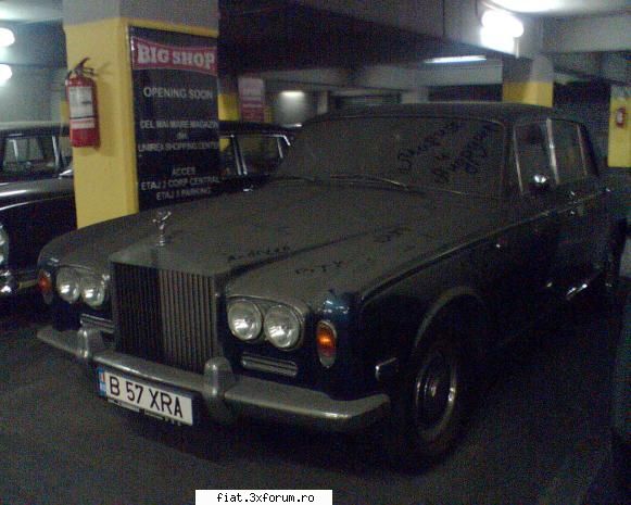 Frumuseti surprinse in trafic - �ncă un Rolls - Classic corner
