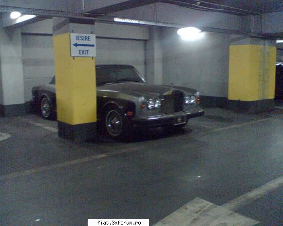 Frumuseti surprinse in trafic - si �ncă un Rolls - Classic corner