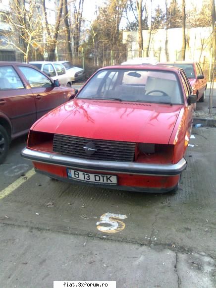 Frumuseti surprinse in trafic - iata asta este poza in detaliu a Opelului in plin - Classic corner