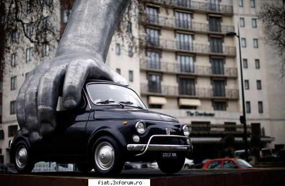 Frumuseti surprinse in trafic - SUper ideea. Daca aparea la noi sigur o - Classic corner