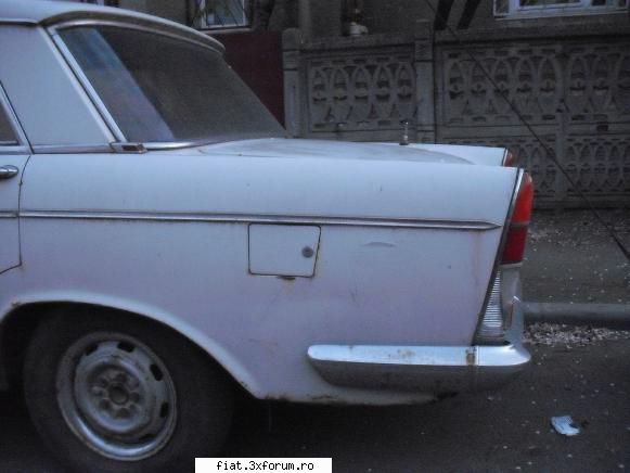 Frumuseti surprinse in trafic - Fiat 1800 alb in zona Drumul Sarii - Classic corner