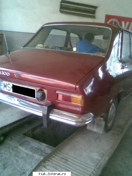 Frumuseti surprinse in trafic - Desi vopseaua e originala ('70), ii lipsesc - Classic corner