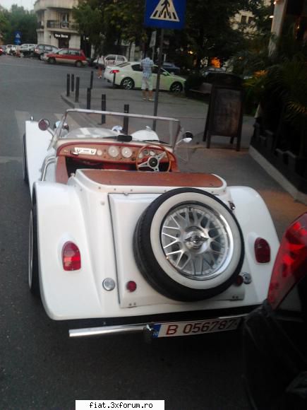 Frumuseti surprinse in trafic - Wiesmann parca scria pe ea - Classic corner