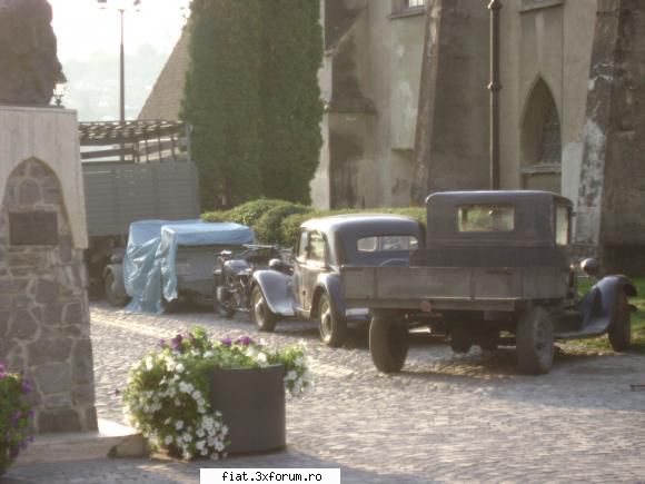 Frumuseti surprinse in trafic - Am putea spune ca anul asta numai filmari peste - Classic corner