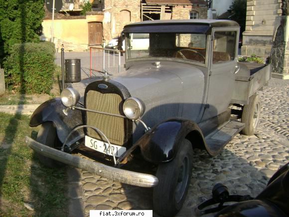 Frumuseti surprinse in trafic - Sighisoara, in cetate linga cladirea primariei - Classic corner