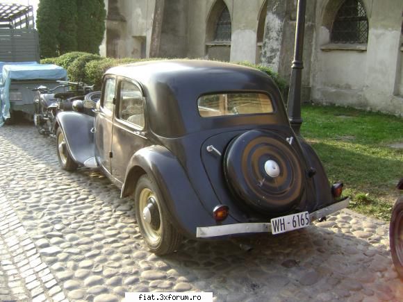 Frumuseti surprinse in trafic - niste masinarii mai mult sau mai putin - Classic corner