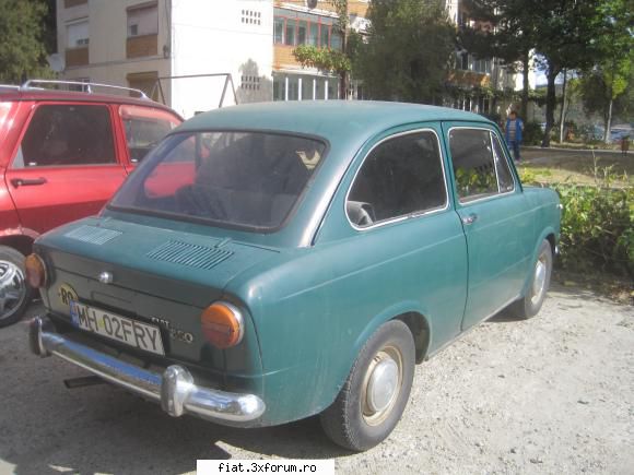 Frumuseti surprinse in trafic - Nu-i la remat, era in curtea unui service, dar - Classic corner