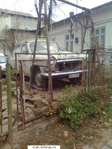 Frumuseti surprinse in trafic - Volga,de vanzare cu 2500 euro - Classic corner