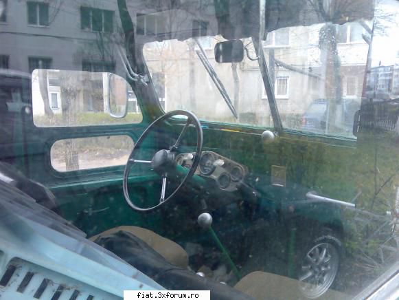 Frumuseti surprinse in trafic - Interiorul arata destul de bine. Erau niste lazi - Classic corner