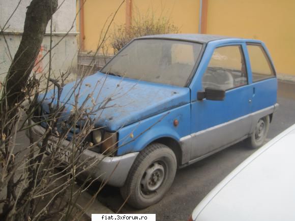 Frumuseti surprinse in trafic - cel mai mic din parcare - Classic corner