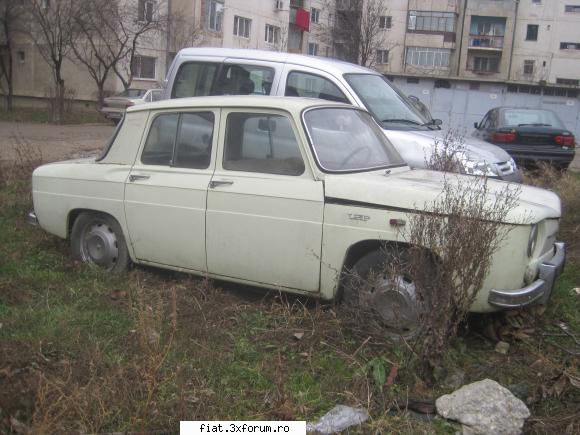 Frumuseti surprinse in trafic - si o dacie 1100 trista - Classic corner