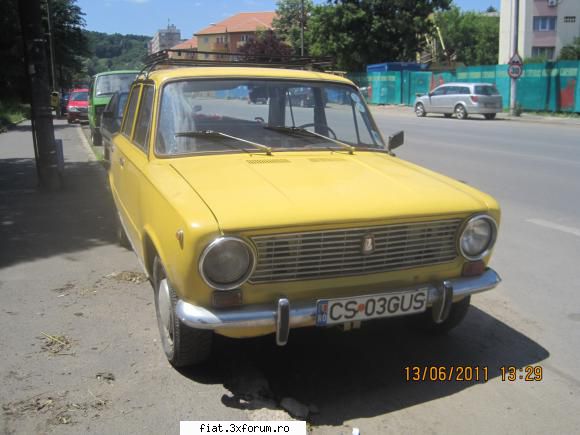 Frumuseti surprinse in trafic - si o rusoaica care circula - Classic corner