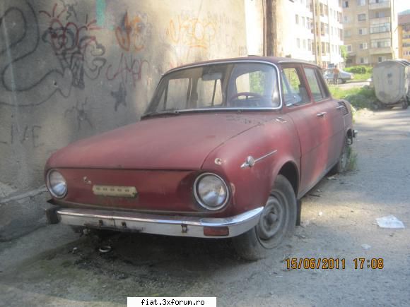 Frumuseti surprinse in trafic - si o epava Skoda s100, masina s-a degradat mai - Classic corner