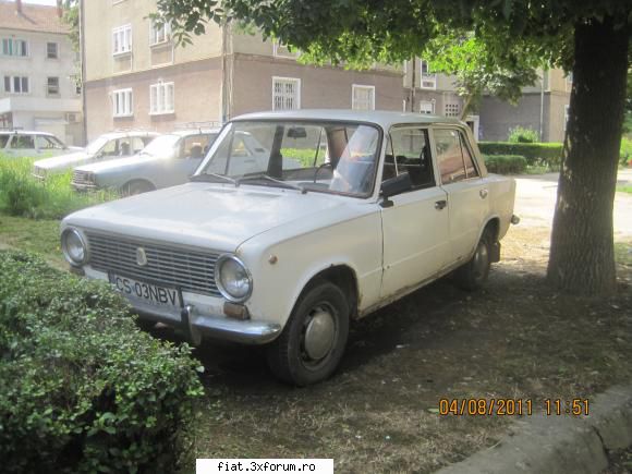 Frumuseti surprinse in trafic - aceeasi culoare, tot o rusoaica - lada 1200 - Classic corner