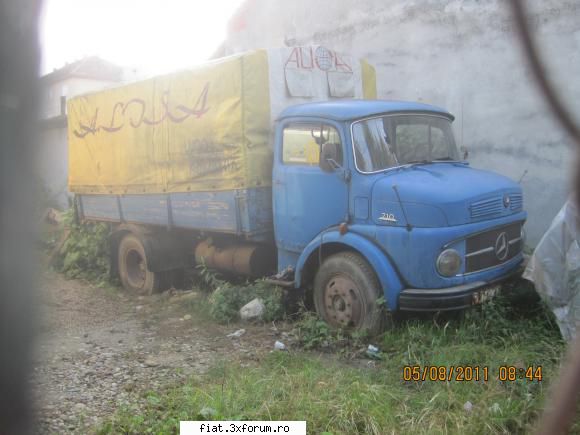 Frumuseti surprinse in trafic - ceva mai mare mercedes 710 - Classic corner
