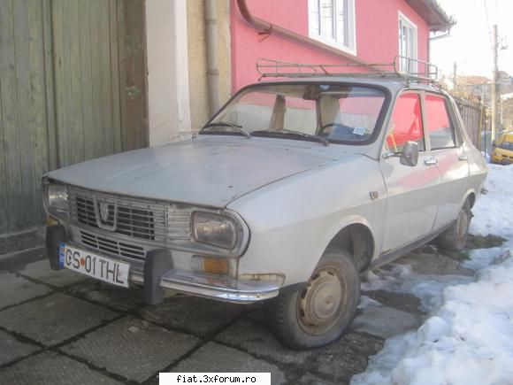 Frumuseti surprinse in trafic - Dacia 1300 cu emblema mare din ce an o fi ? - Classic corner