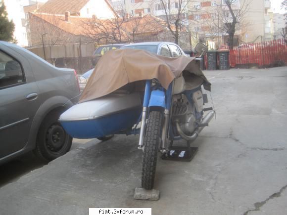 Frumuseti surprinse in trafic - motoreta cu atas - Classic corner