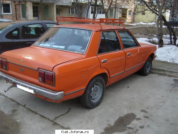Frumuseti surprinse in trafic - spatele. destul de rara masina, nu? - Classic corner