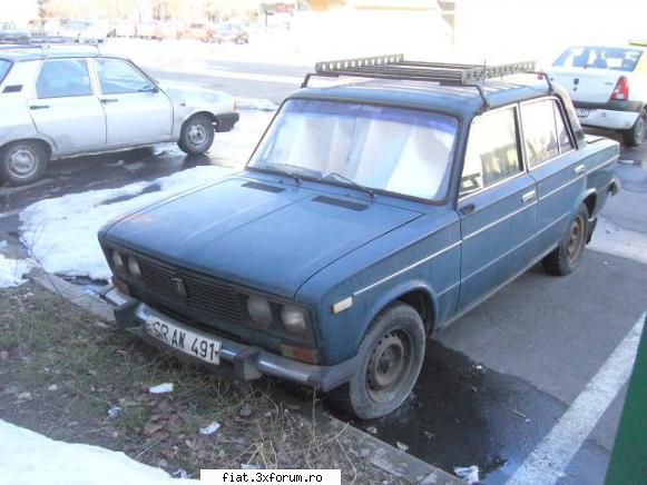 Frumuseti surprinse in trafic - Ce Lada este asta? 1600 cumva? si numerele sunt - Classic corner