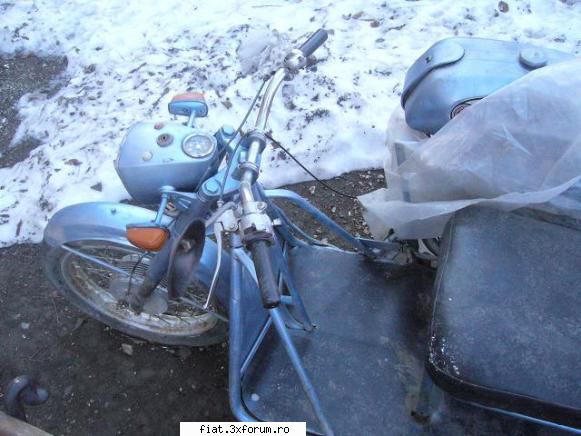 Frumuseti surprinse in trafic - Rezervorul si motorul sunt in partea dreapta - Classic corner