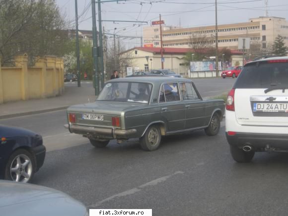 Frumuseti surprinse in trafic - un fiat 125 vazut la timisoara - Classic corner