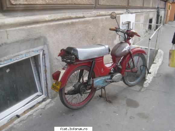 Frumuseti surprinse in trafic - am mai vanat si o motoreta carpati prin timisoara - Classic corner