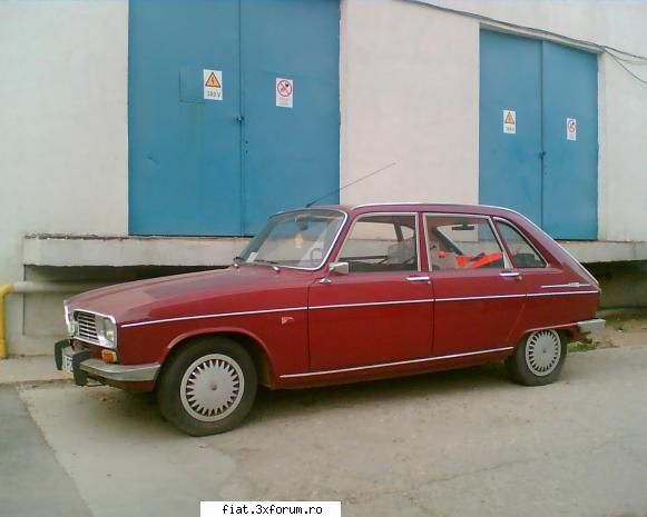 Frumuseti surprinse in trafic - Un Renault 16, prin zona Băneasa - Classic corner