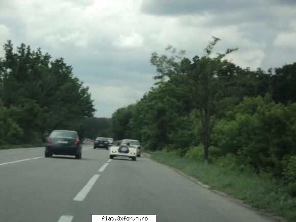 Frumuseti surprinse in trafic - ceva decapotabil cu nr strain care mergea - Classic corner