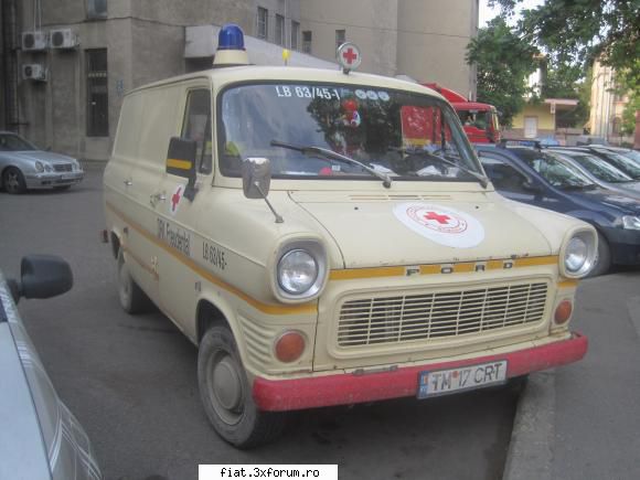 Frumuseti surprinse in trafic - ford transit 1 din 1973 care circula zilnic - Classic corner