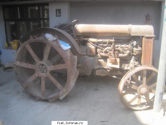 Frumuseti surprinse in trafic - fordson din 1921 parca de vanzare la fel si - Classic corner