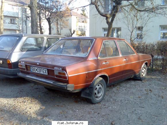 sunt mai multe masini in zona, timp sa ai sa le pozezi pe toate  :) . un audi 80 in bacau, in stare