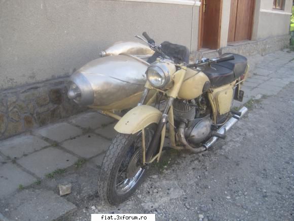 Frumuseti surprinse in trafic - si un IJ cu atas atasu parca e o racheta mosulica - Classic corner