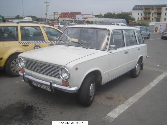 Frumuseti surprinse in trafic - o frumusete de ladoc 1200 combi - Classic corner