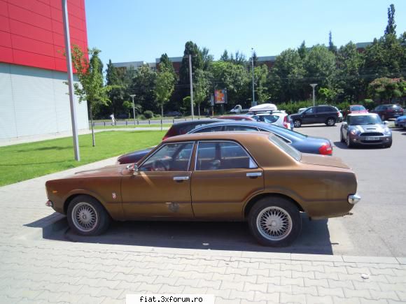 Frumuseti surprinse in trafic - nnn1310 - Classic corner