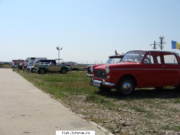 Frumuseti surprinse in trafic - Pozele sunt facute acum 3 saptamani la Retromobil - Classic corner