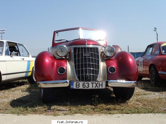 Frumuseti surprinse in trafic - Si gata de acolo - Classic corner