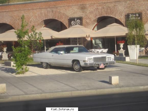Frumuseti surprinse in trafic - cadillac, la bastion - Classic corner