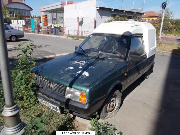 Frumuseti surprinse in trafic - o raritate, camioneta Oltcit - Classic corner