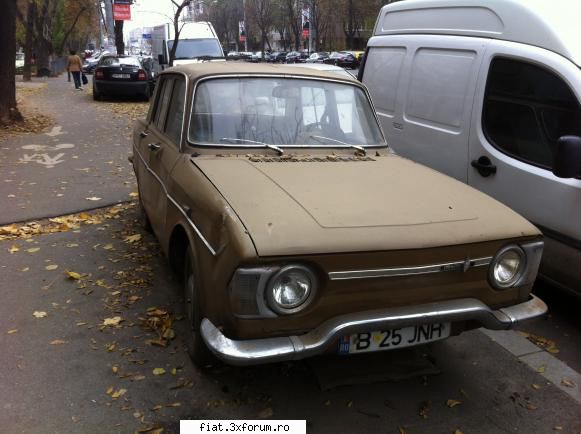 Frumuseti surprinse in trafic - Poate �l salvează cineva... :) - Classic corner