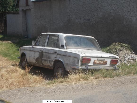 Frumuseti surprinse in trafic - una bucata lada - Classic corner