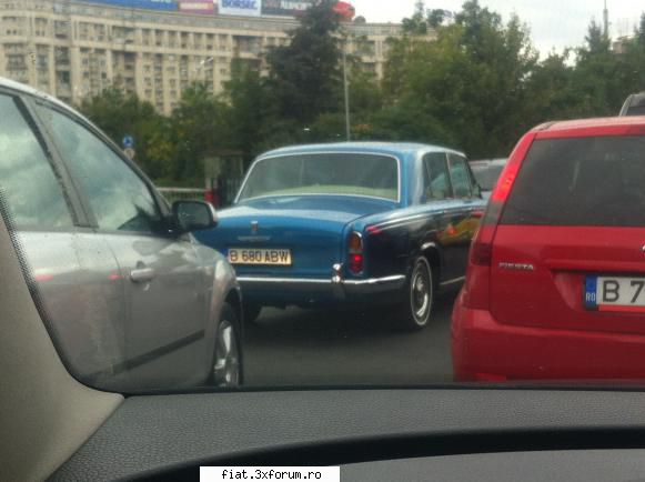 Frumuseti surprinse in trafic - Un "Lord " Rolls Royce ;) - Classic corner