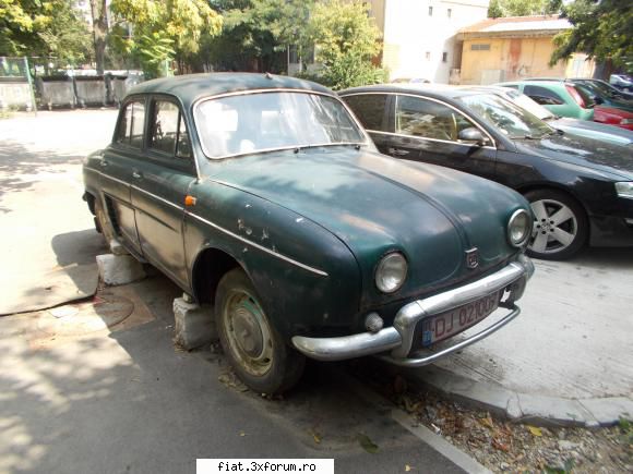 Frumuseti surprinse in trafic - Renault Dauphine - Classic corner