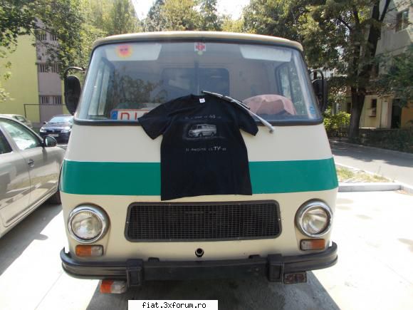 Frumuseti surprinse in trafic - Nu e arma ca AG-ul si masina ca TV-ul - Classic corner