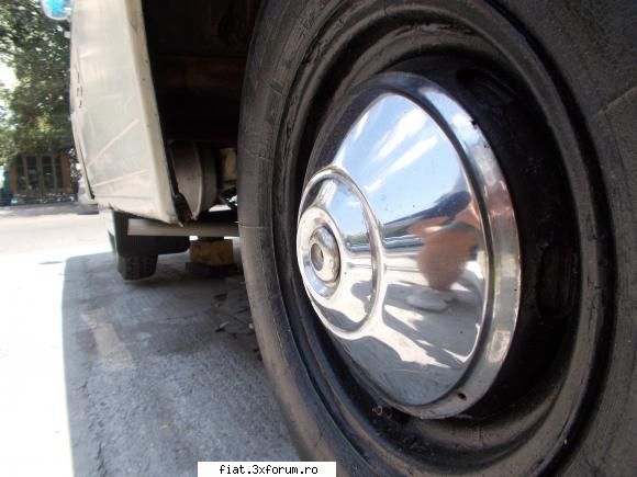 Frumuseti surprinse in trafic - Primul TV pe care il vad cu capace :) - Classic corner