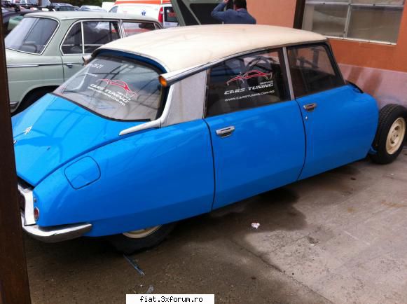 Frumuseti surprinse in trafic - Un Citro�n 21ds in lucru - Classic corner