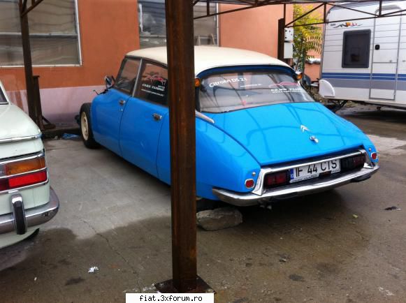 Frumuseti surprinse in trafic - Cristi7 - Classic corner